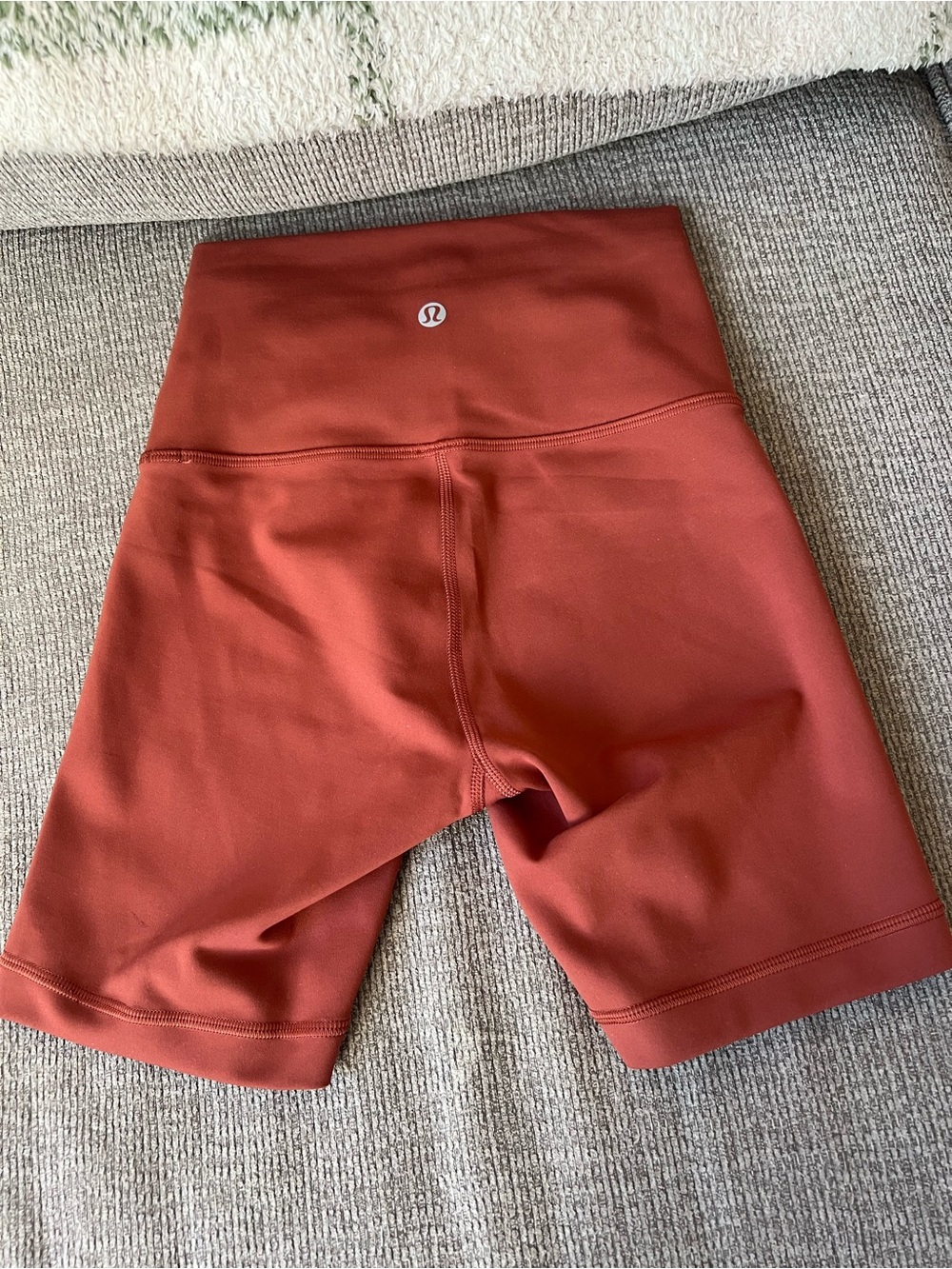 Lululemon Wunder Under Biker shorts 6” in Ancient Copper - Picture 4 of 5